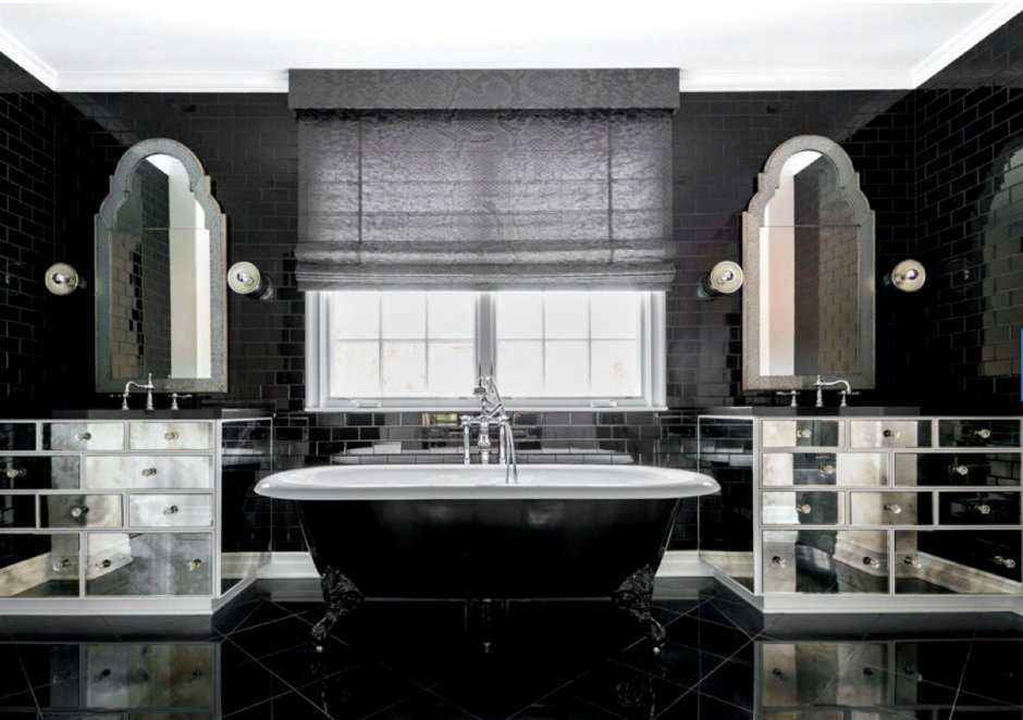Ванная комната в особняке чёрного цвета