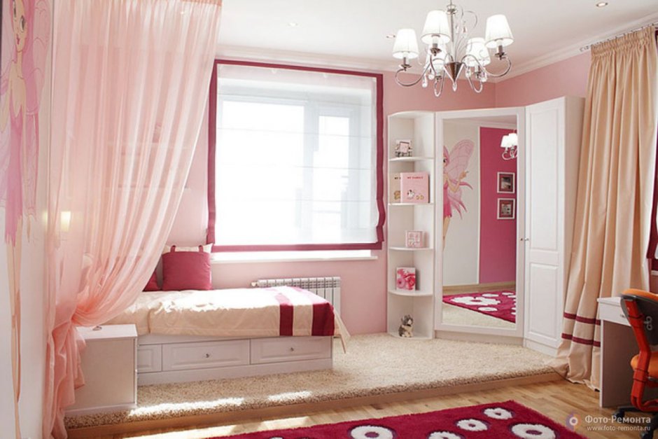 Интерьер спальни в розовых тонах со светлой мебелью для девочки 12 лет