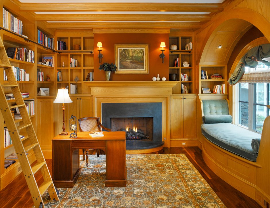 Домашняя библиотека с камином