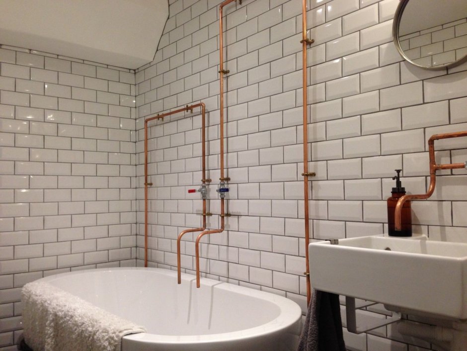 Трубы в ванной комнате в стиле лофт