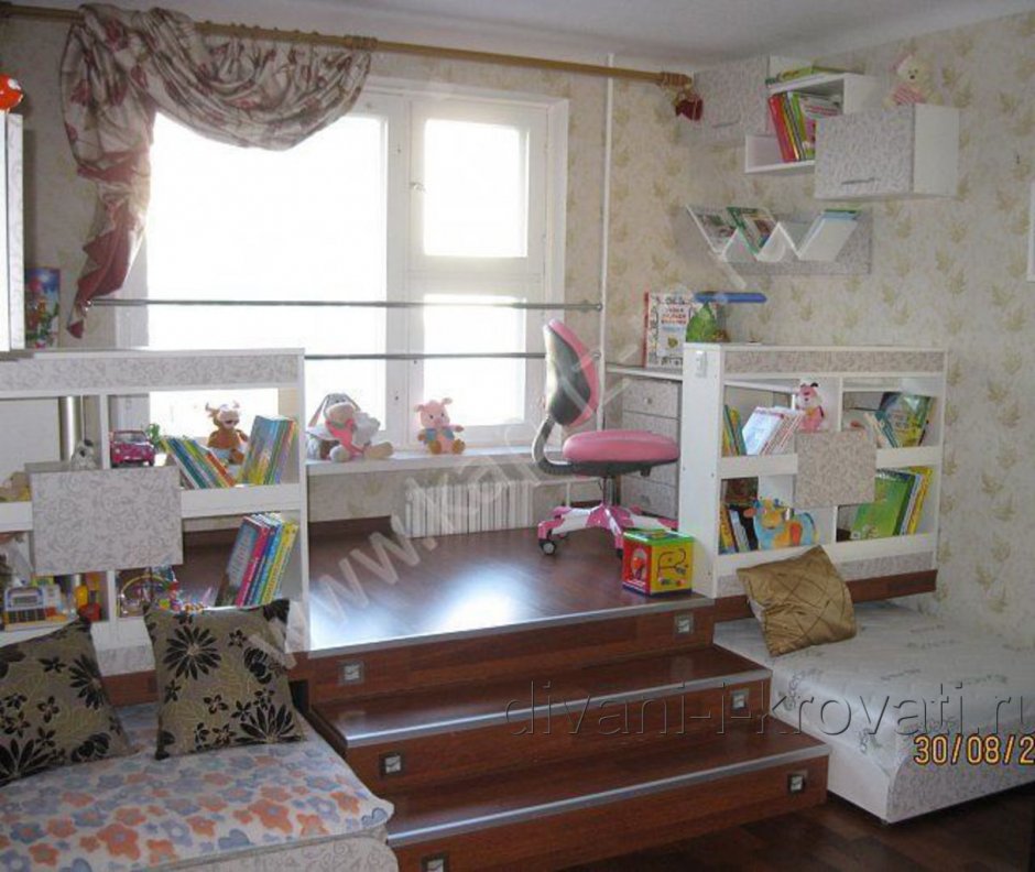 Детская комната для двоих детей с подиумом