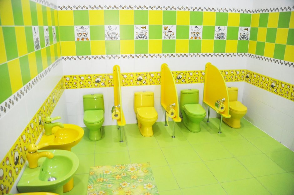 Плитка в туалете в детском саду