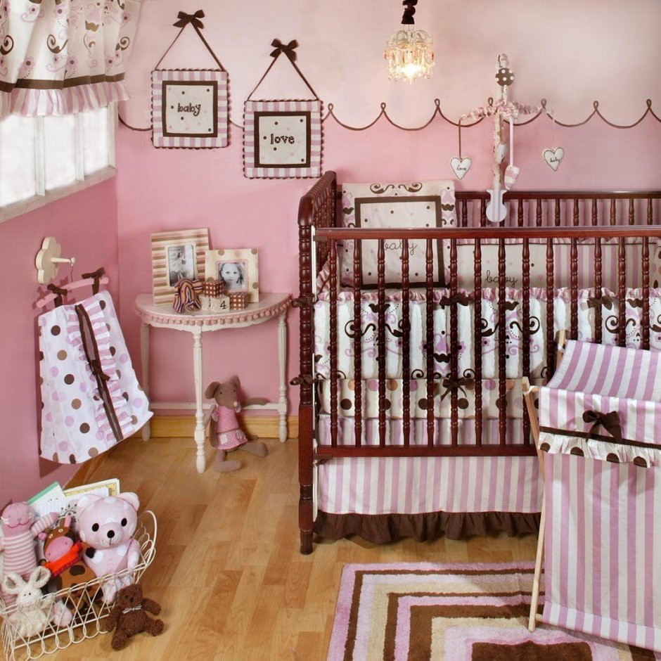 Уголки детских комнат для новорожденных девочек