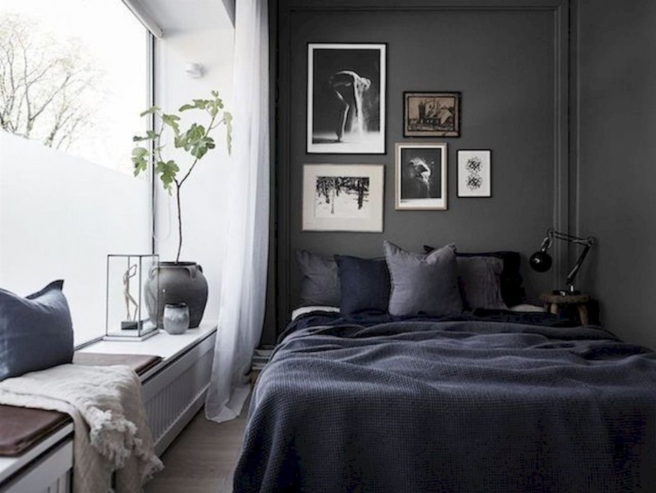 Маленькая спальня в серых тонах