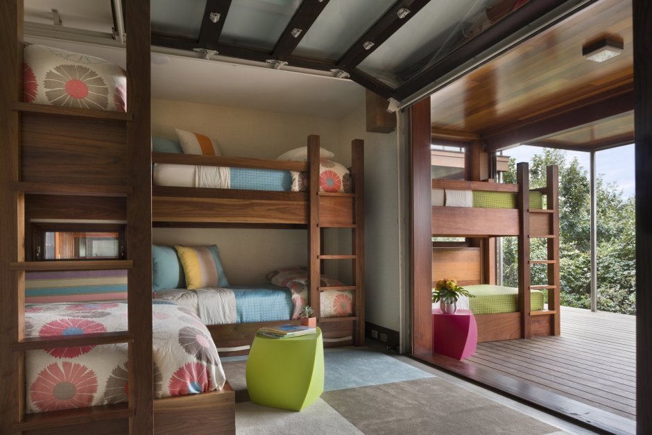 Трехэтажные кровати для детей интерьер