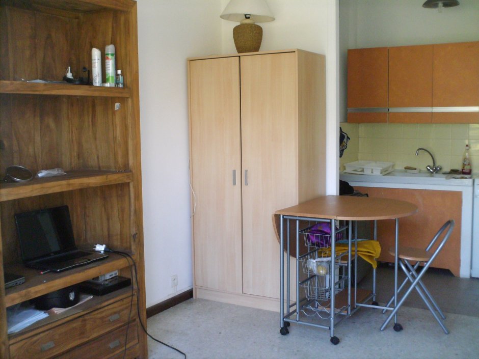 Комната в общежитии с душем и кухней