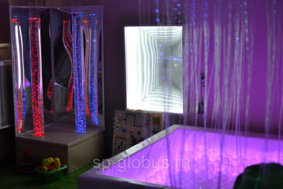 Темная сенсорная комната для детей