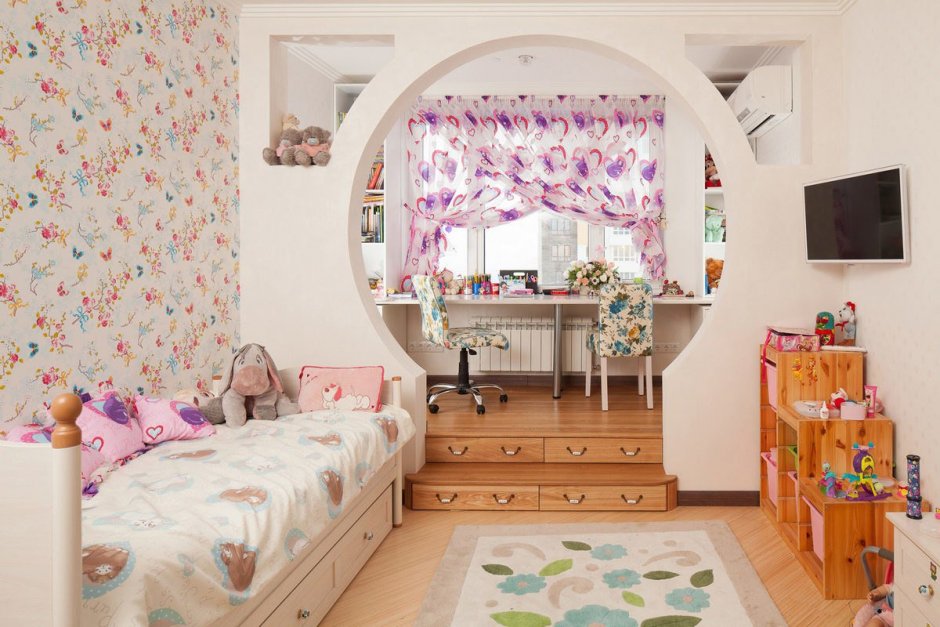 Зонированная детская комната для девочки