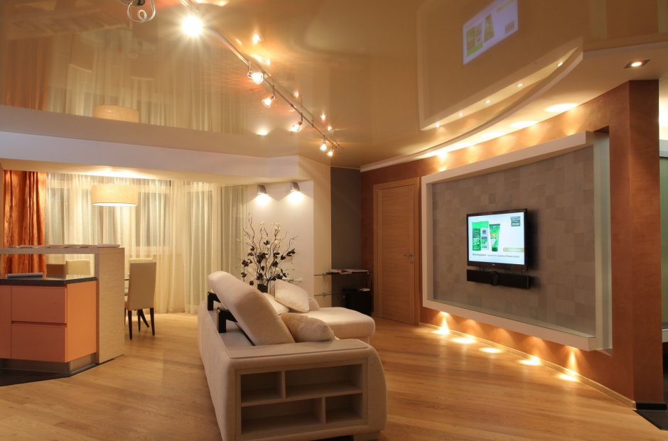 Дизайн освещения натяжных потолков в гостиной