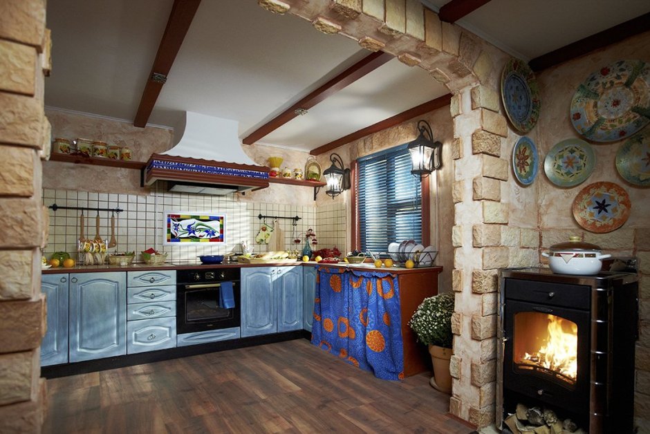 Кухня в деревенском стиле с печкой