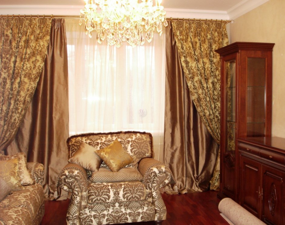 Шторы с золотом в гостиную в классическом стиле
