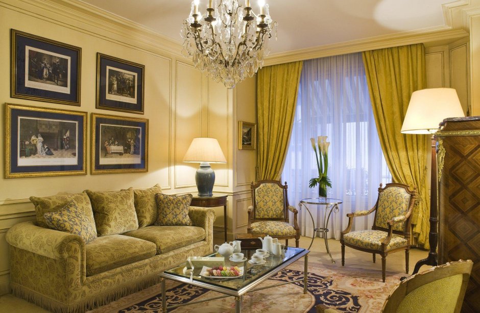 Интерьер гостиной комнаты в классическом стиле