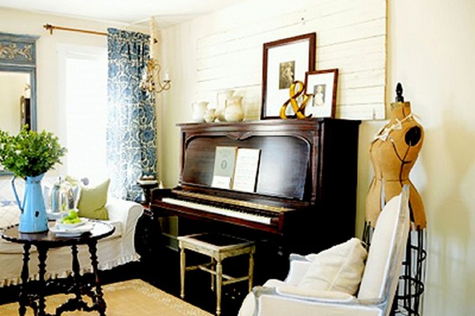Пианино в интерьере гостиной