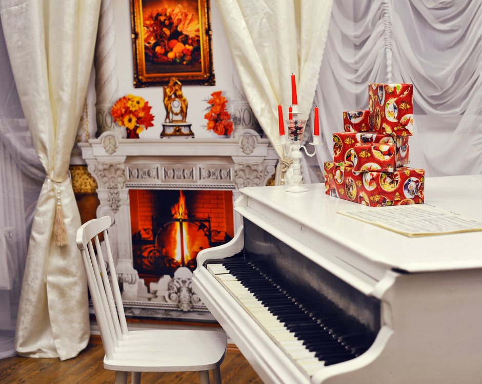 Пианино в новогоднем интерьере