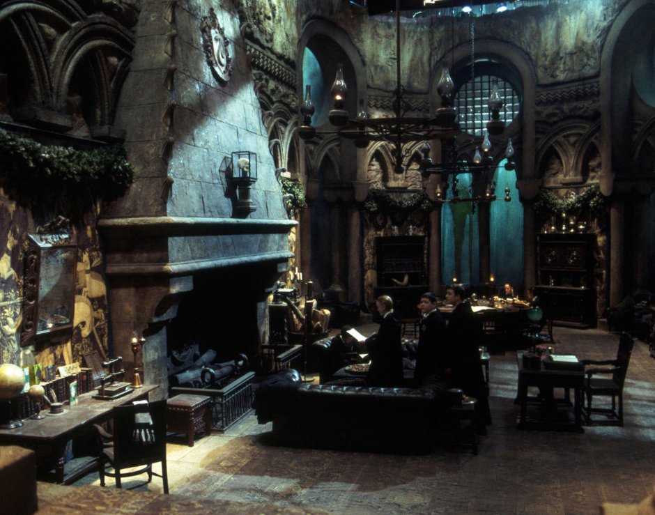 Гостиная Гриффиндора из Гарри Поттера (33 фото)