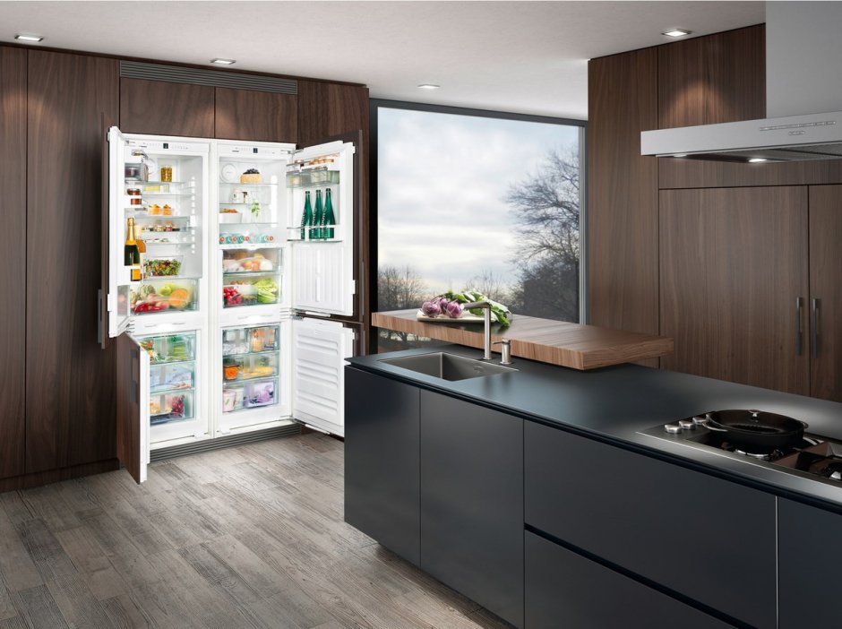 Кухонный гарнитур с большим холодильником