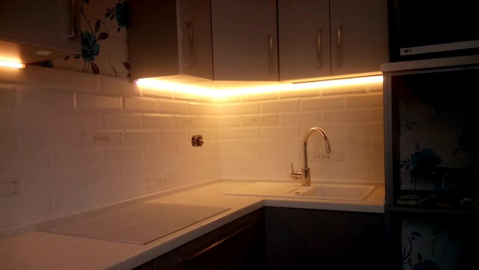 Подсветка кухонного гарнитура светодиодной лентой угловой