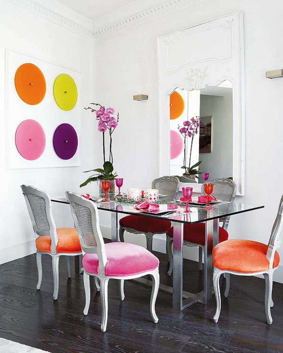 Тканевые оранжевые стулья на кухню