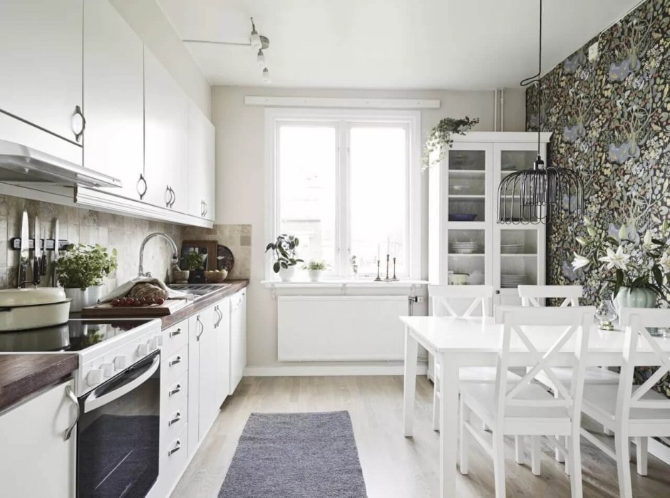 Узкая кухня в скандинавском стиле