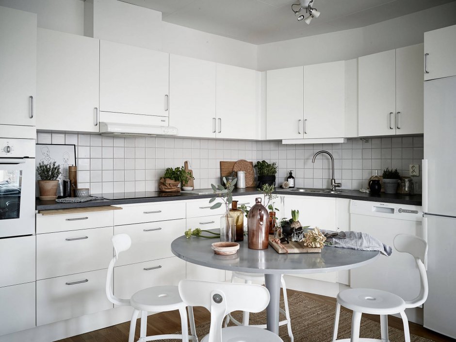 Кухня белая в современном скандинавском стиле