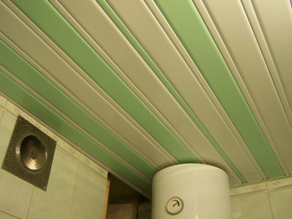 Пластиковые реечные панели для потолка