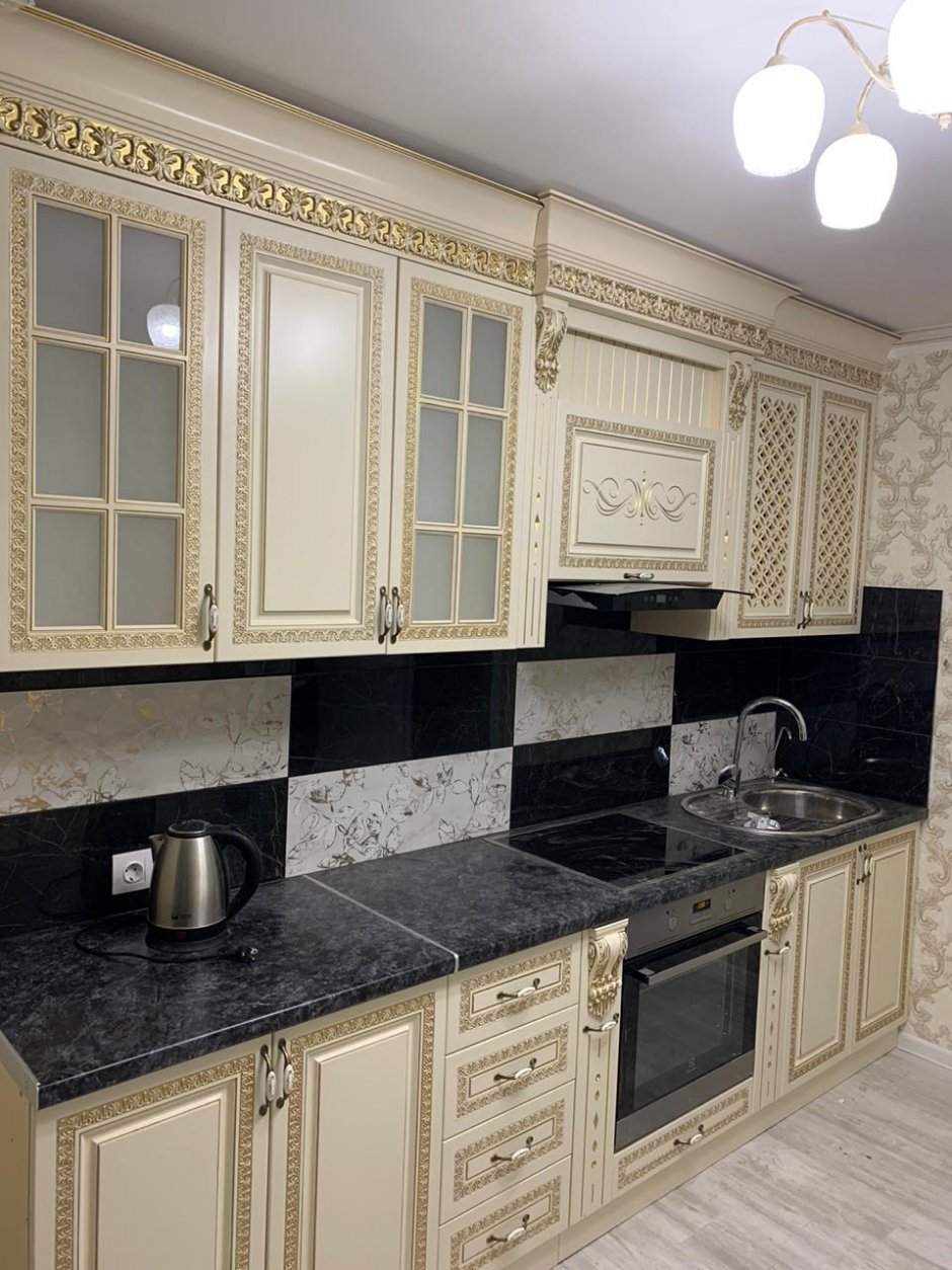Кухни классические светлые с патиной