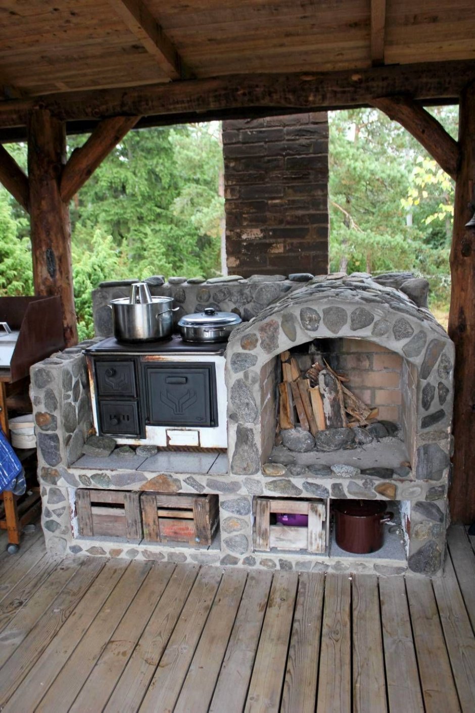Летняя кухня с печкой на дровах