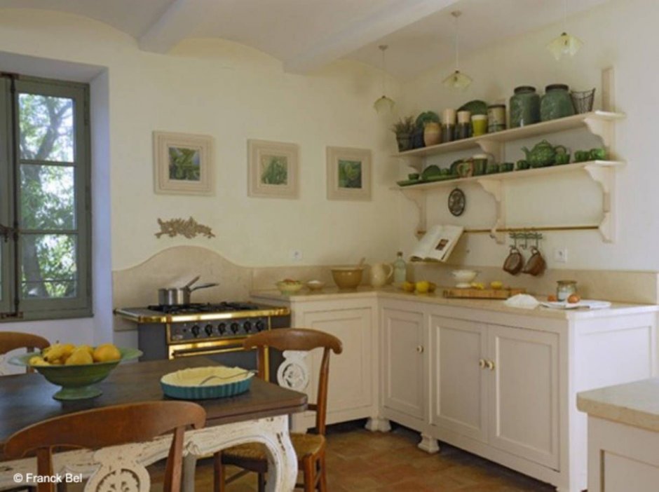 Полки в стиле Прованс в интерьере кухни