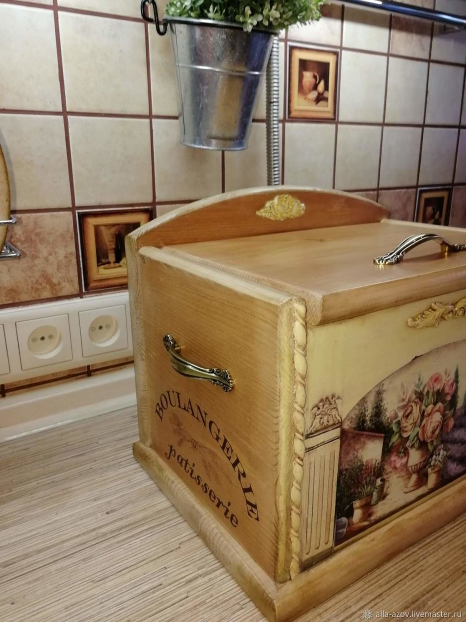 Декор деревянной хлебницы