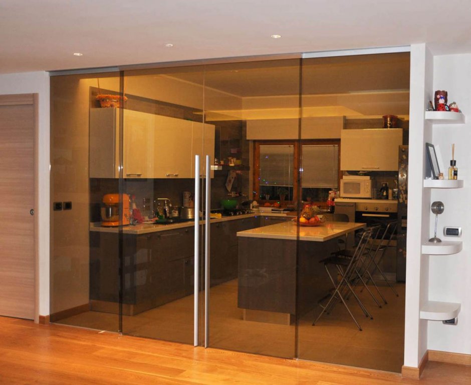 Раздвижные стеклянные двери на кухню