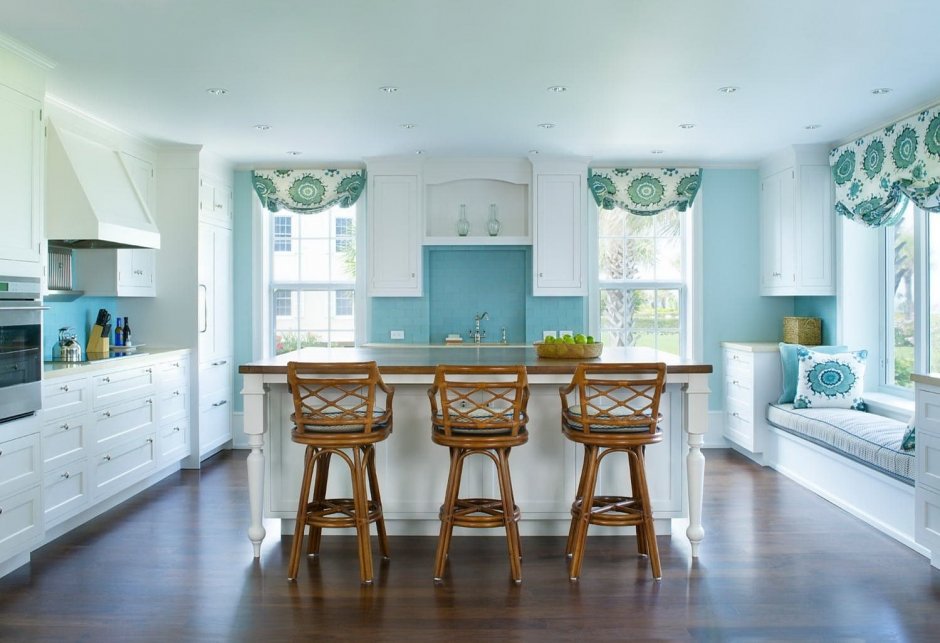 Голубой цвет стен на кухне (35 фото)