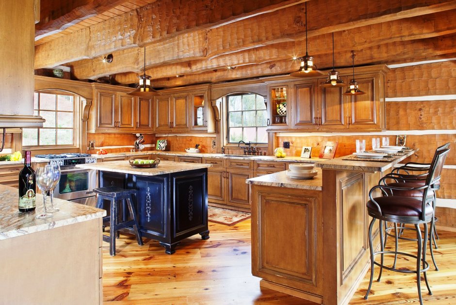 Деревянная кухня в деревянном доме