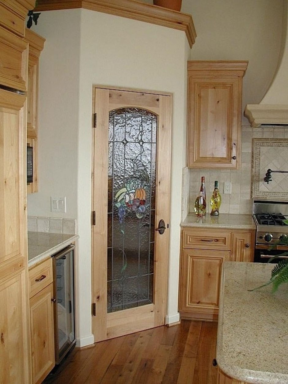 Дверь на маленькую кухню