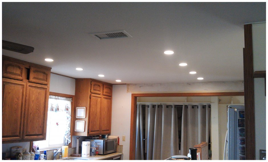 Потолок на кухне со встроенными светильниками