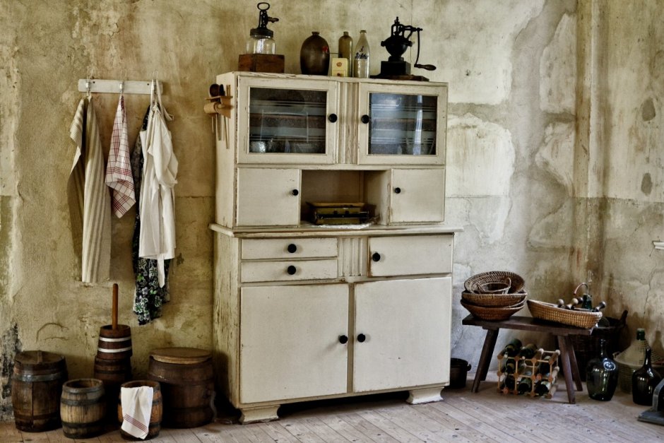 Старинная кухонная мебель