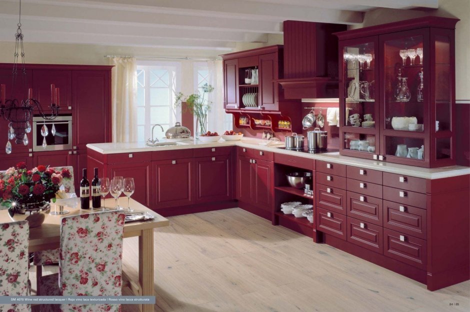 Фото кухня столовая цвет вишня