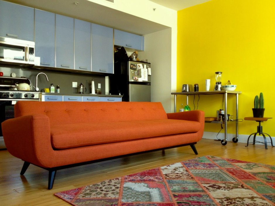 Оранжевый диван мидсенчери