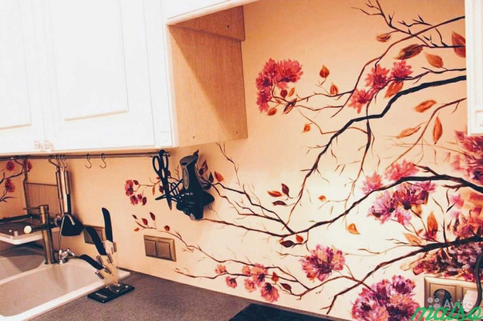 Роспись стены кухни Сакура