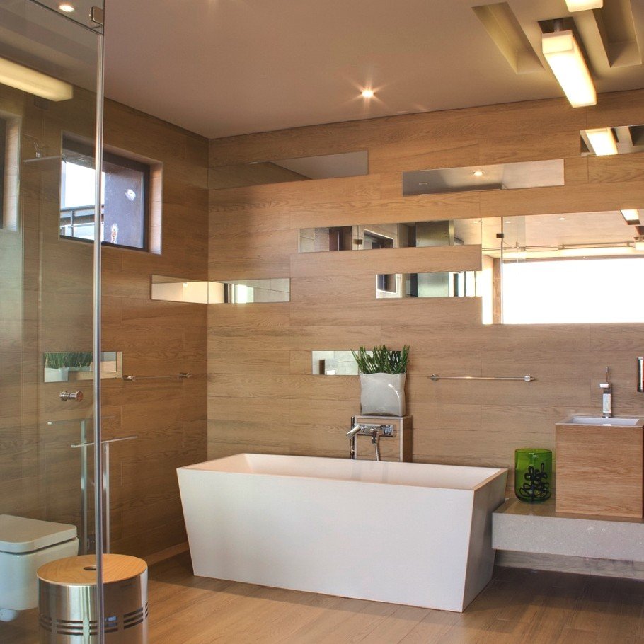 Дизайн ванной комнаты с ламинатом на стене