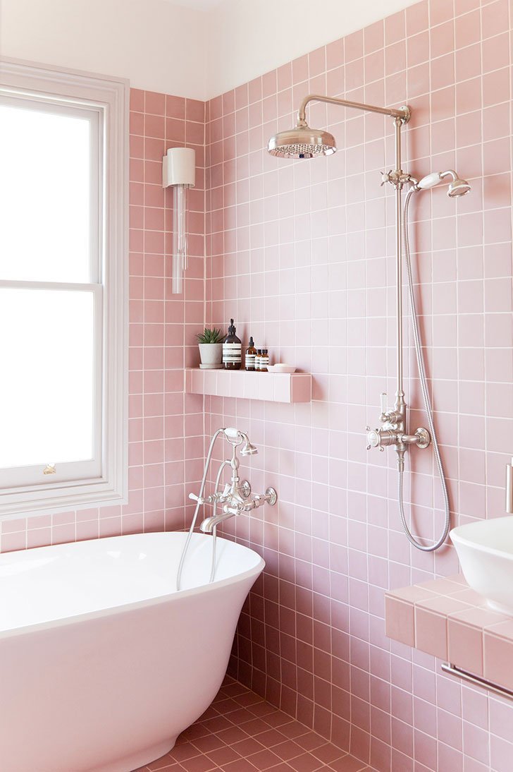 Плитка в ванную комнату розовая
