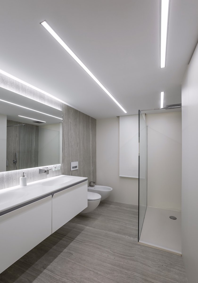 натяжные потолки в ванной комнате фото с подсветкой