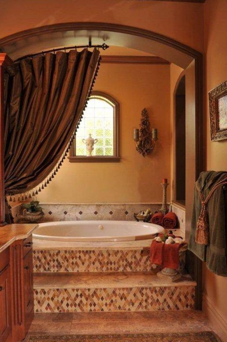 Средиземноморский стиль в ванной с золотом