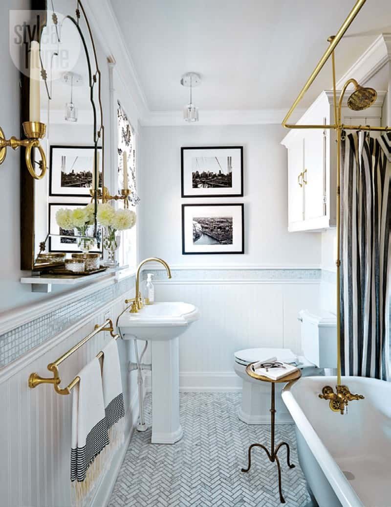Белая ванная в классическом стиле