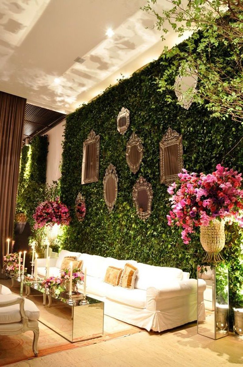 Декор стены искусственными растениями