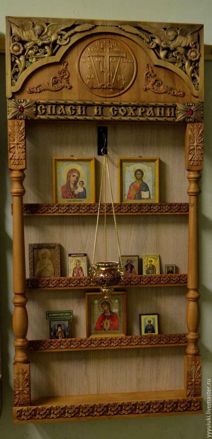 Виноградная лоза на иконостасе
