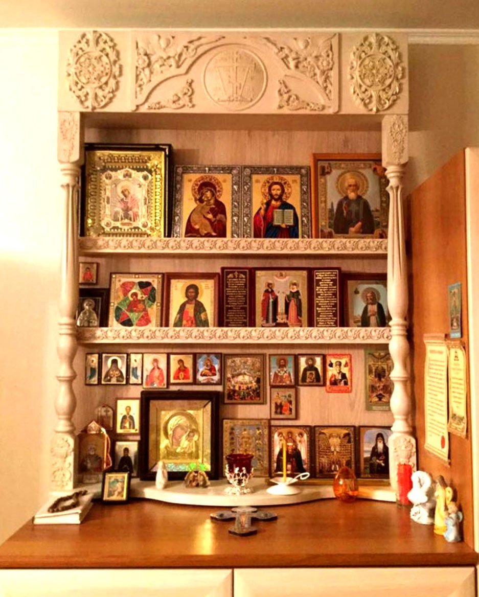 Полочка для икон угловая