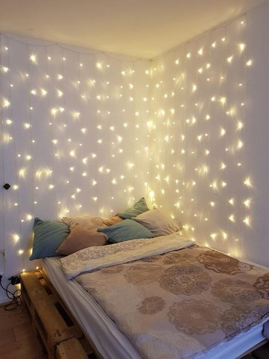 Декорированные подсветки в спальню