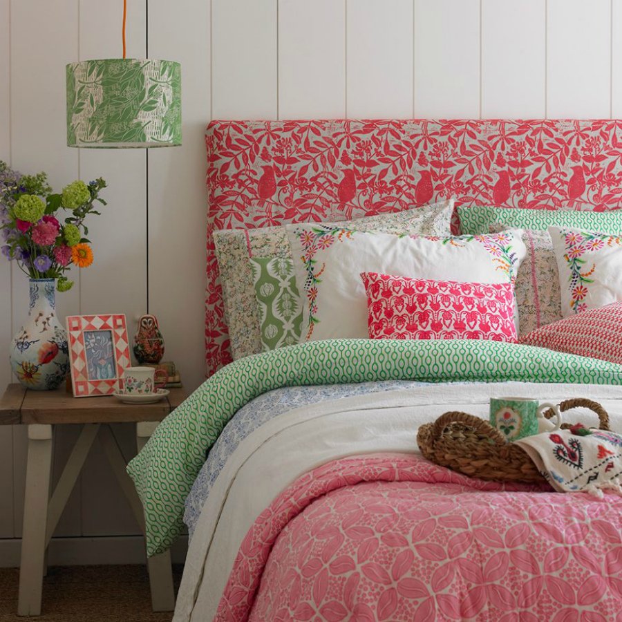 Спальня в розово зеленых цветах