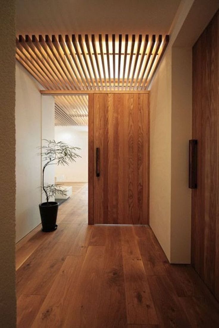 Деревянный потолок в коридоре