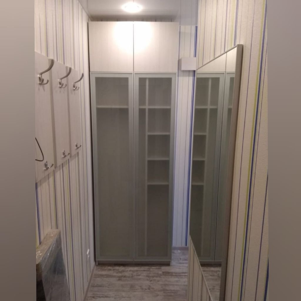 Как оформить встроенный шкаф в коридоре в хрущевке фото